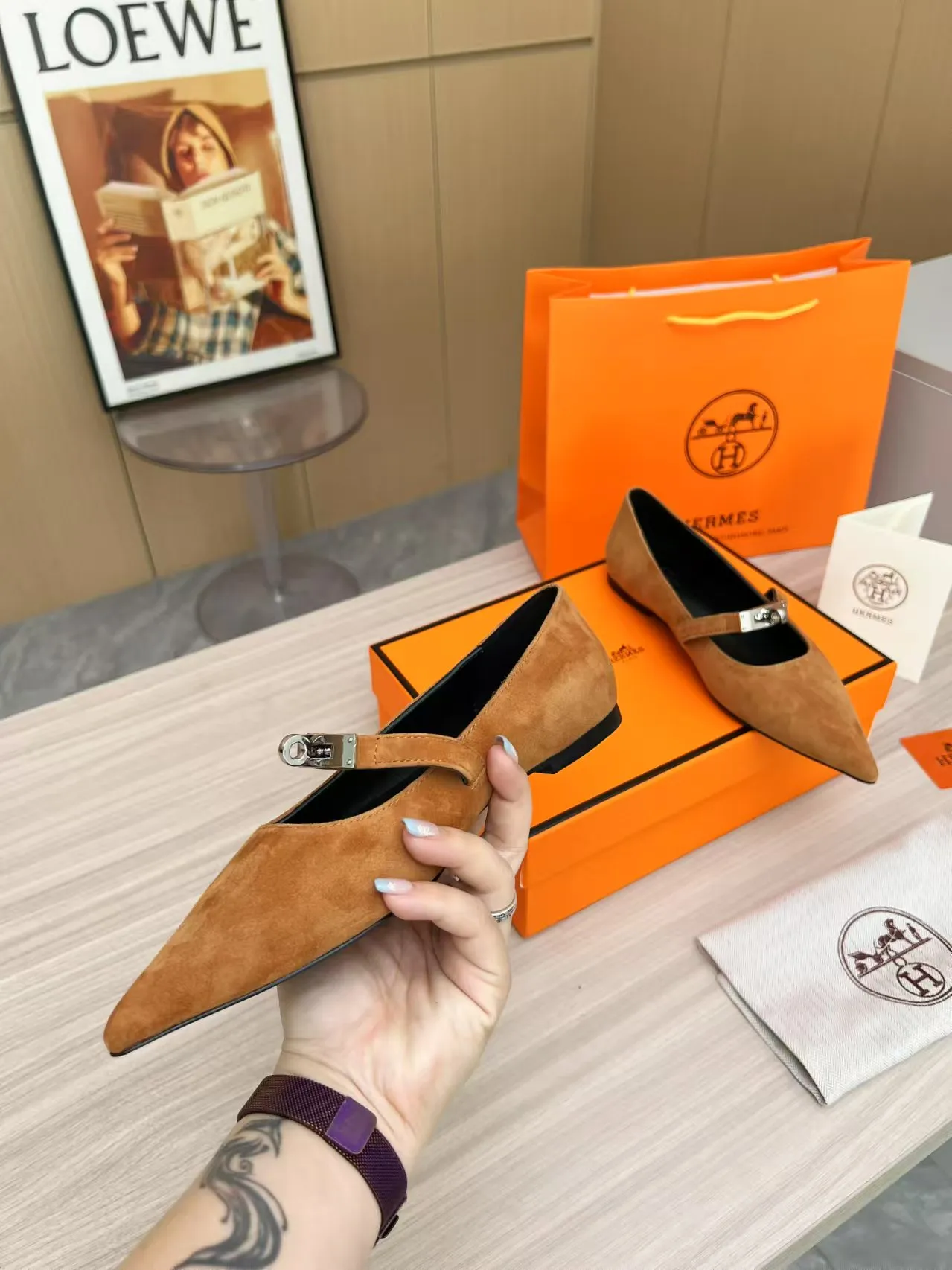 👟👟Ex-factory price 520👟👟, 2025 top product Hermes new genuine handmade shoes, purely handmade, a must-collect item! The perfect holiday accessory! Our pursuit of quality products is always the best! Don't give in! Comfort and originality, not following trends, and not deliberately expressing oneself are the consistent pursuits of Hermes and its fans! [Material] Upper: top layer leather, lining: genuine leather. Size 35-42